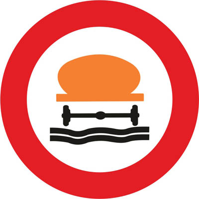 R-110 No entry for vehicles carrying water polluting products (more than 1000 litres)